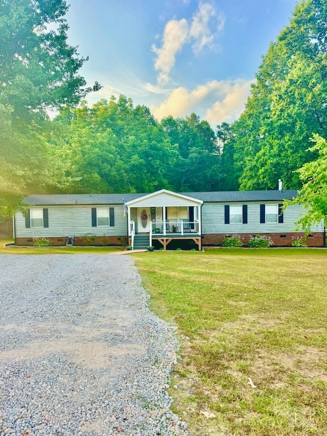 view of front of house featuring covered porch and a front yard