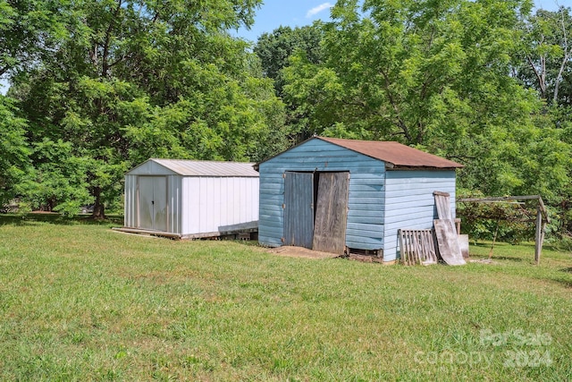 view of outbuilding featuring a lawn