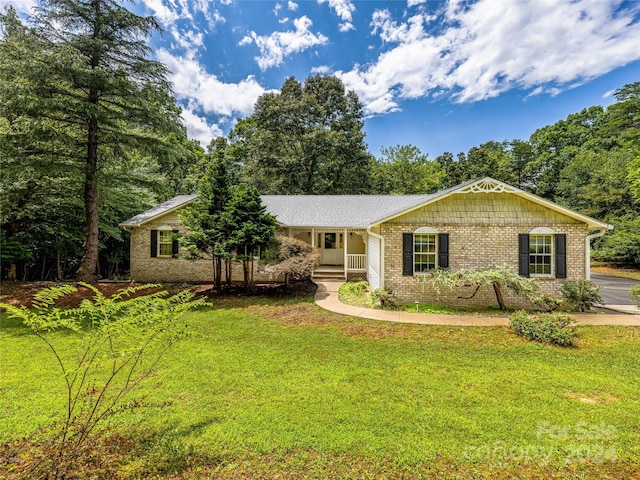 ranch-style home with a front yard