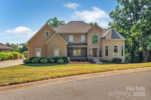 front of property with a front yard