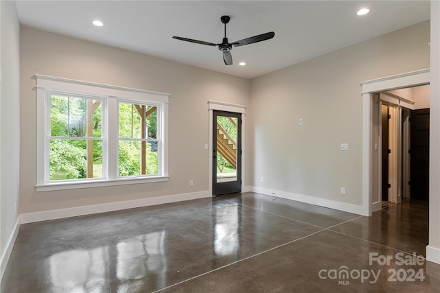 empty room with ceiling fan