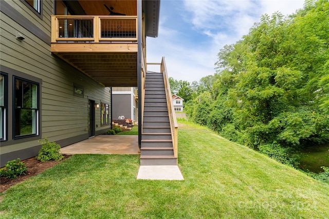 view of yard with a patio area