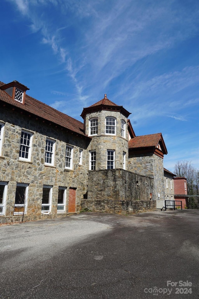 view of building exterior