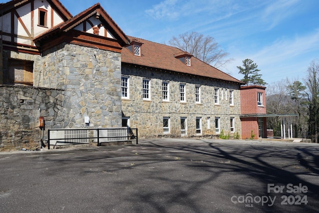 view of property exterior