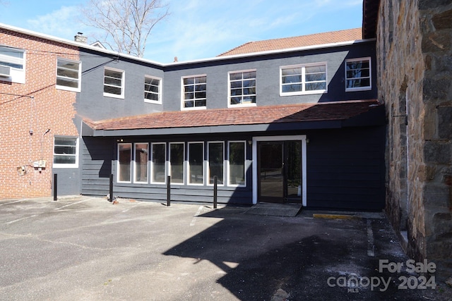 view of front of house featuring a patio area