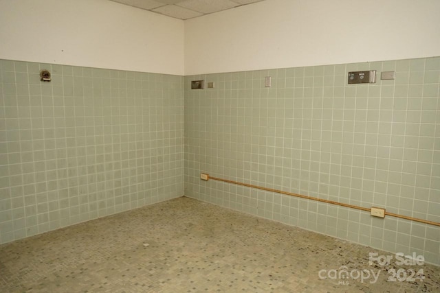 bathroom featuring a drop ceiling