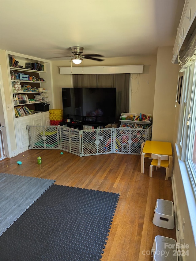 living room featuring ceiling fan and wood-type flooring