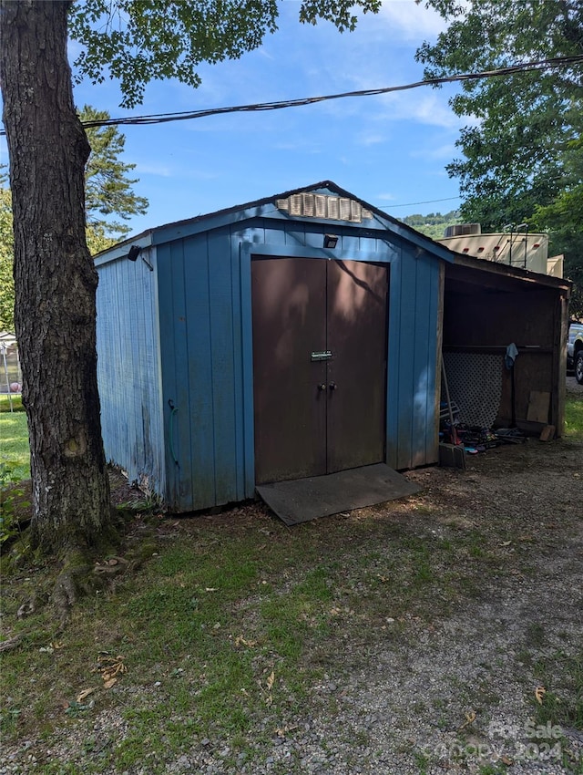 view of outdoor structure