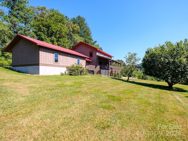 exterior space with a yard