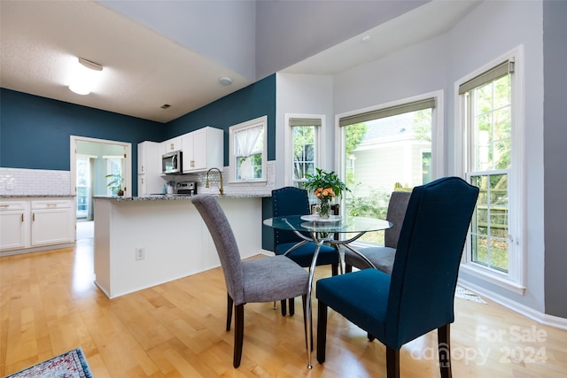 dining space featuring light hardwood / wood-style floors and sink