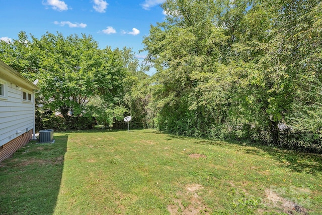 view of yard featuring cooling unit