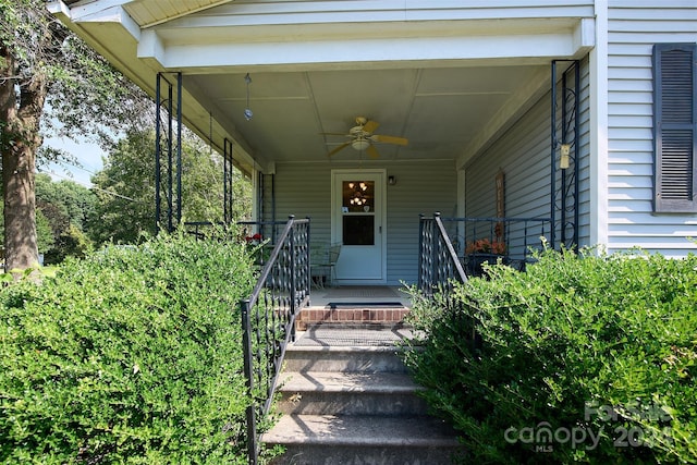 entrance to property featuring ceiling fan and a porch