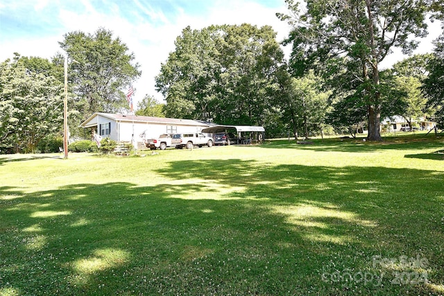 view of yard featuring a carport