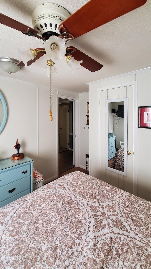 bedroom featuring ceiling fan