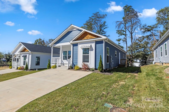 view of front of house with a front lawn