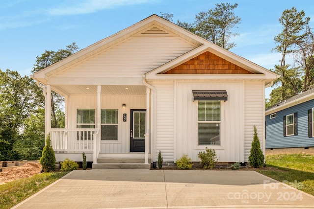 view of front of home featuring a porch