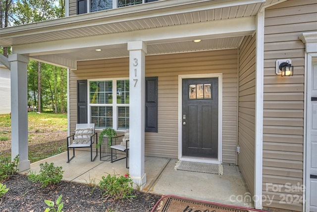 entrance to property featuring covered porch