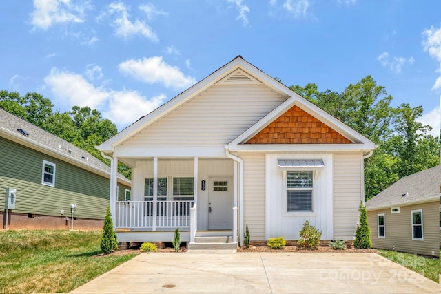 view of front of property featuring a porch