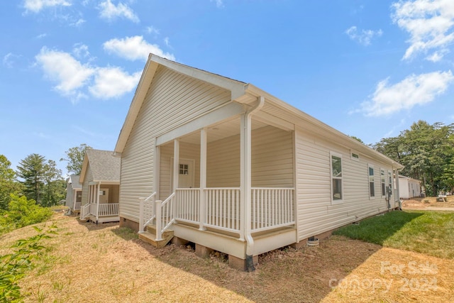 view of front of property with a porch