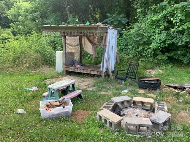 view of yard with a fire pit