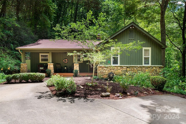 view of front of home with covered porch