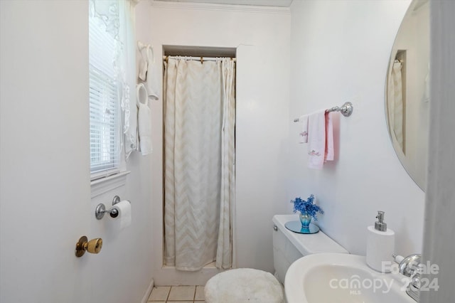 bathroom featuring tile patterned flooring, a shower with curtain, crown molding, and sink