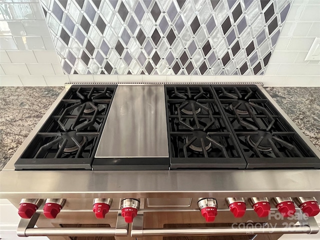 197 Hawthorne Dr, Lake Lure, NC 28746 - kitchen view of tasteful backsplash