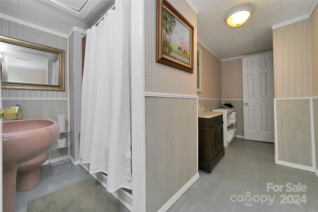 bathroom featuring crown molding and a bidet