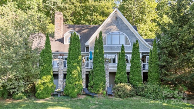 view of front of home featuring a balcony