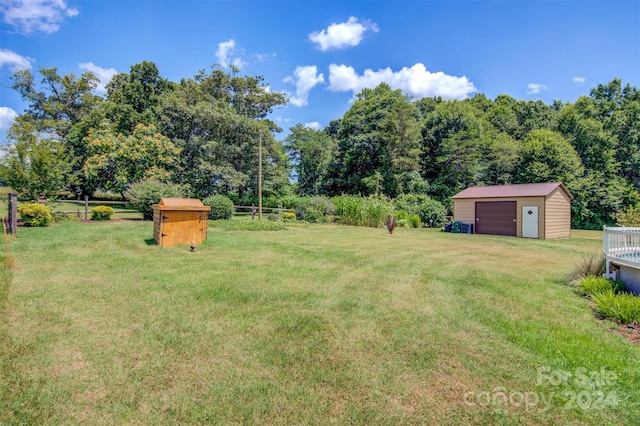 view of yard featuring an outbuilding and a garage