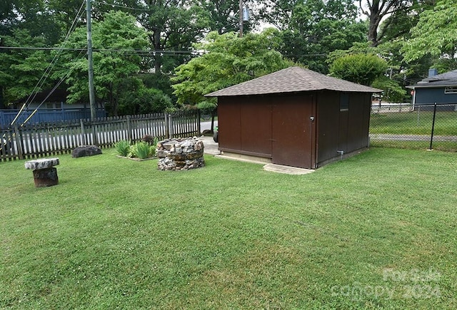 view of yard with a storage unit