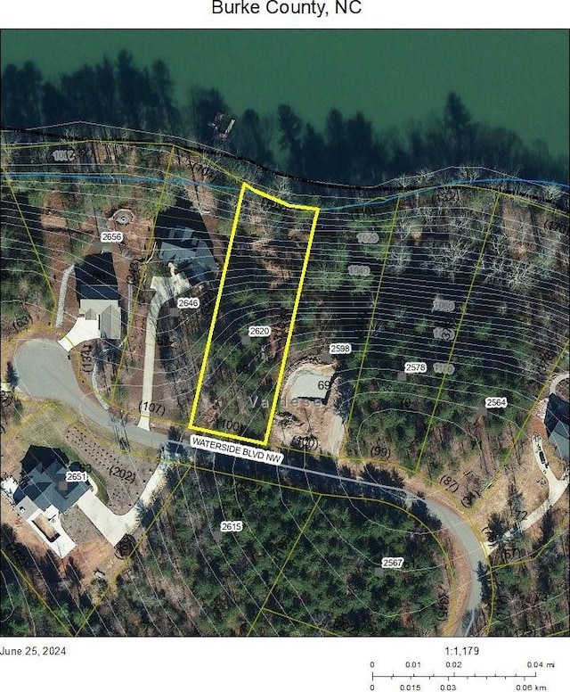 Listing photo 3 for 2620 Waterside Blvd NW Unit 68, Valdese NC 28690