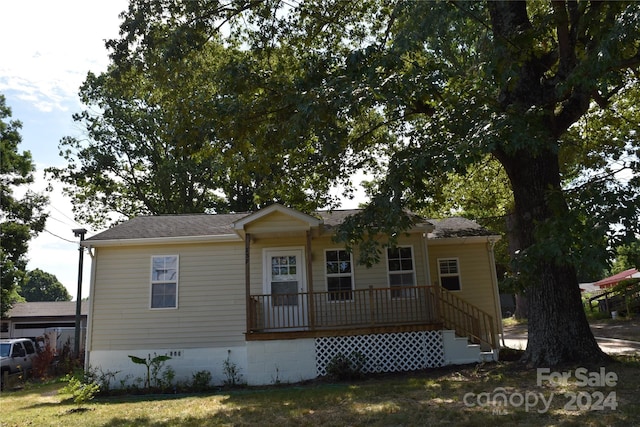 view of front of home featuring covered porch