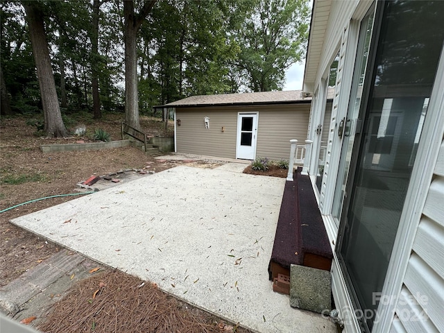 view of yard featuring a patio area