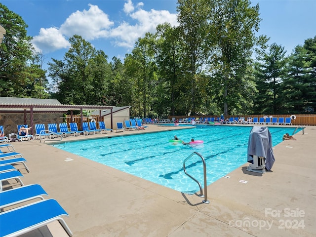 view of swimming pool featuring a patio