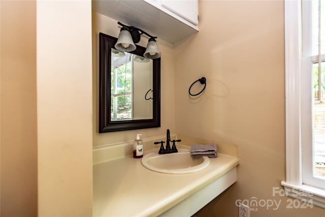 bathroom featuring sink