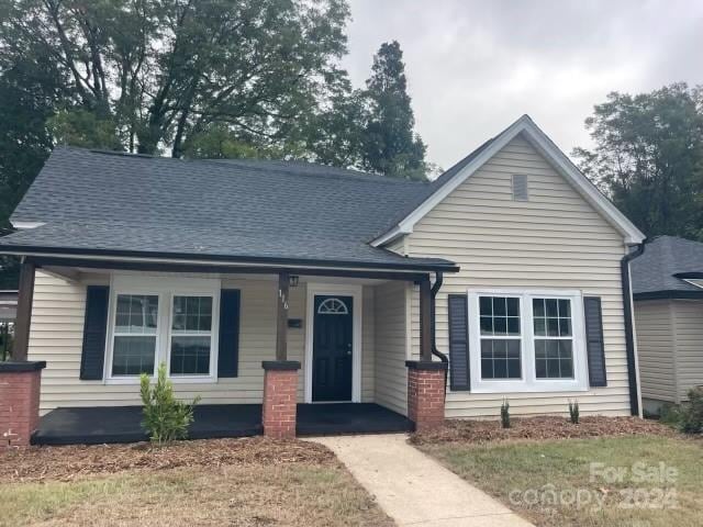 view of front of property with covered porch