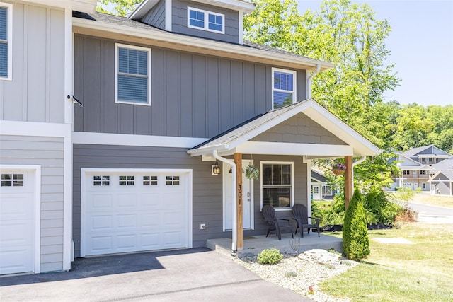 view of front facade with a garage