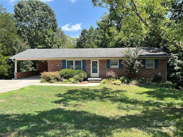 ranch-style house featuring a front lawn and a carport