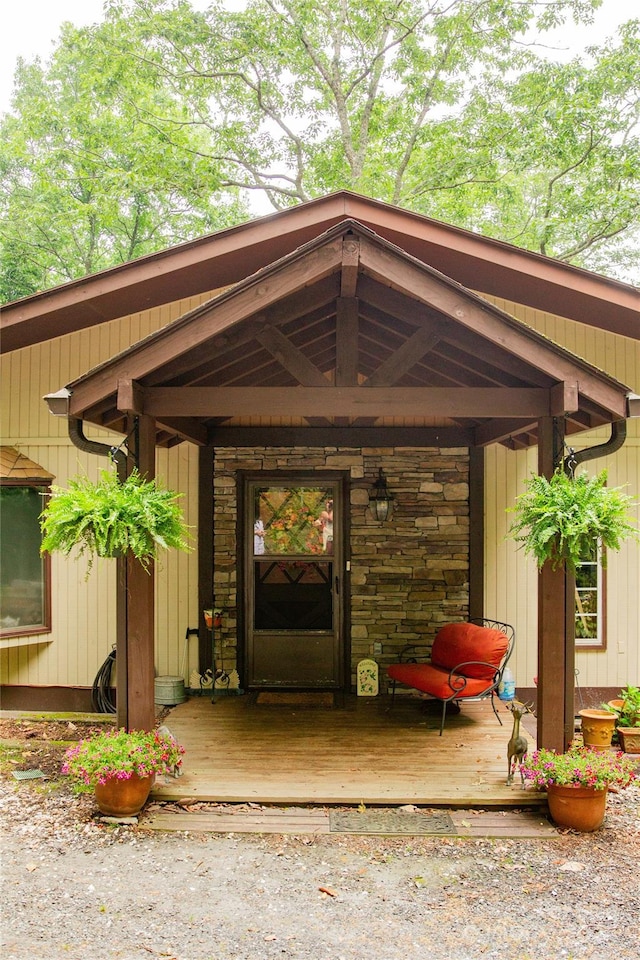 property entrance featuring a wooden deck