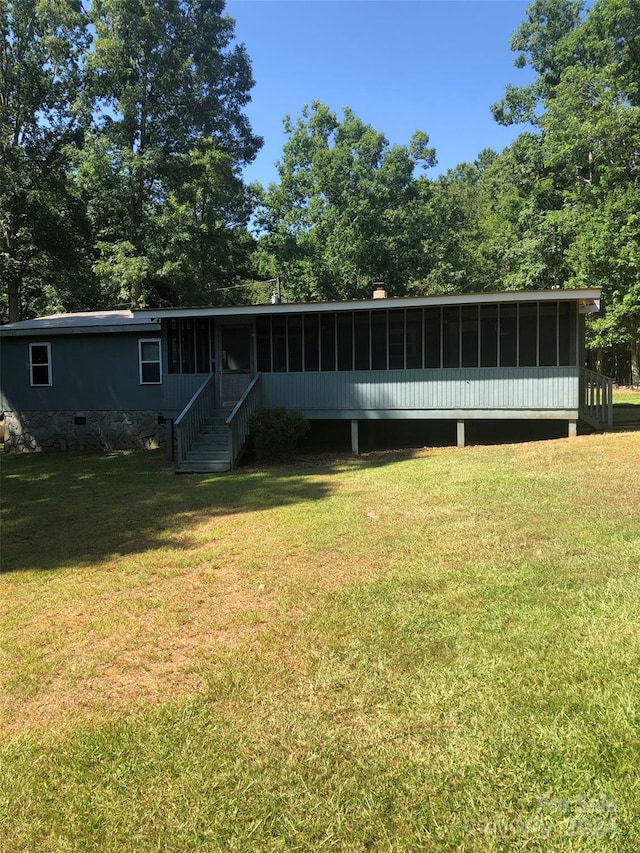 exterior space featuring a lawn