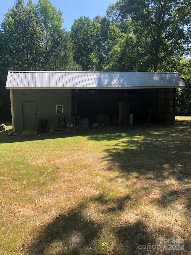 view of outbuilding featuring a yard