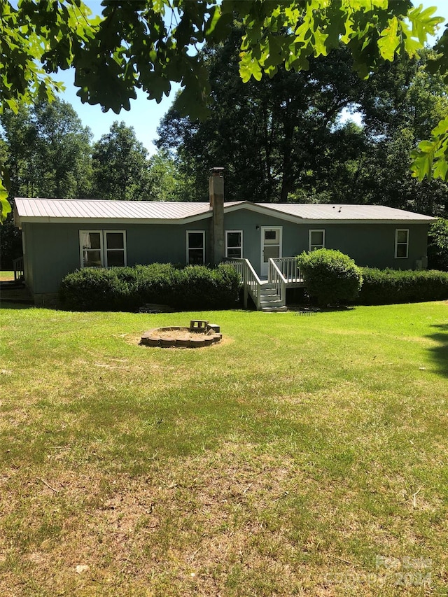 view of front of house with a front yard