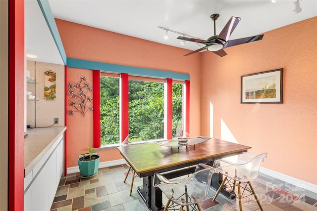 dining space with ceiling fan