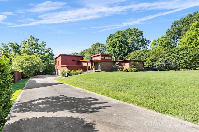 view of front of property with a front yard