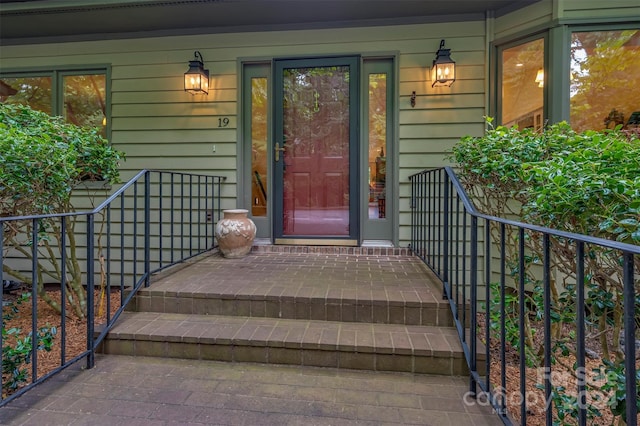 entrance to property with covered porch