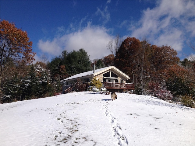 view of front of house featuring a wooden deck