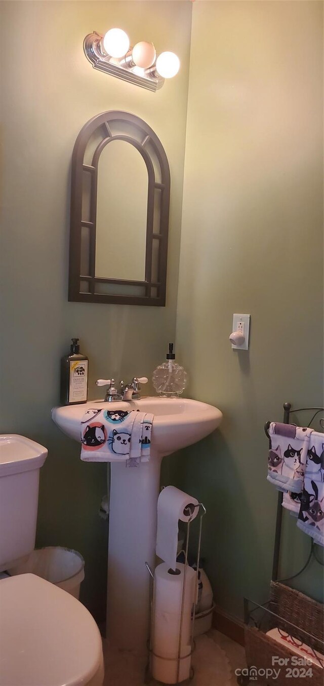 bathroom featuring toilet