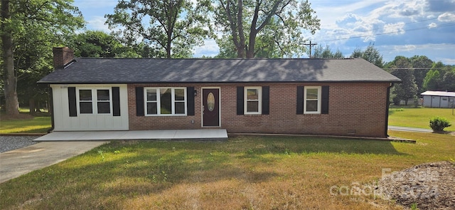 ranch-style house with a front yard