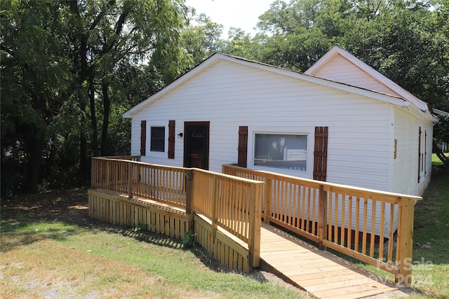 view of front of property featuring a wooden deck